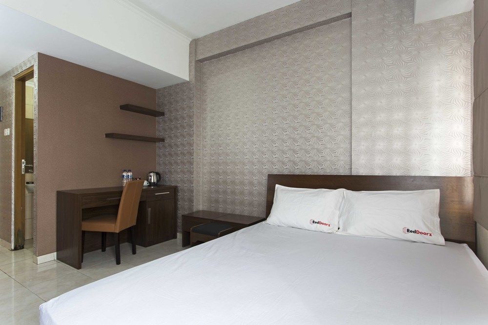 Reddoorz Apartment @ Margonda Residence Depok Exteriör bild