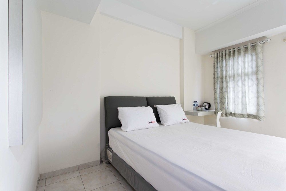 Reddoorz Apartment @ Margonda Residence Depok Exteriör bild