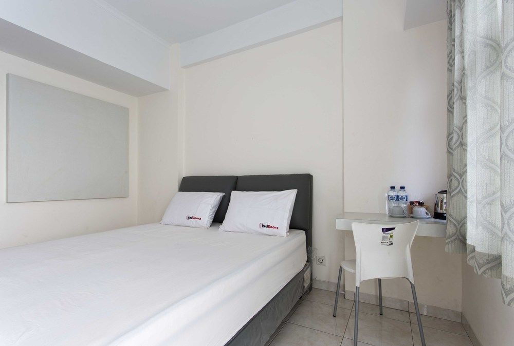 Reddoorz Apartment @ Margonda Residence Depok Exteriör bild