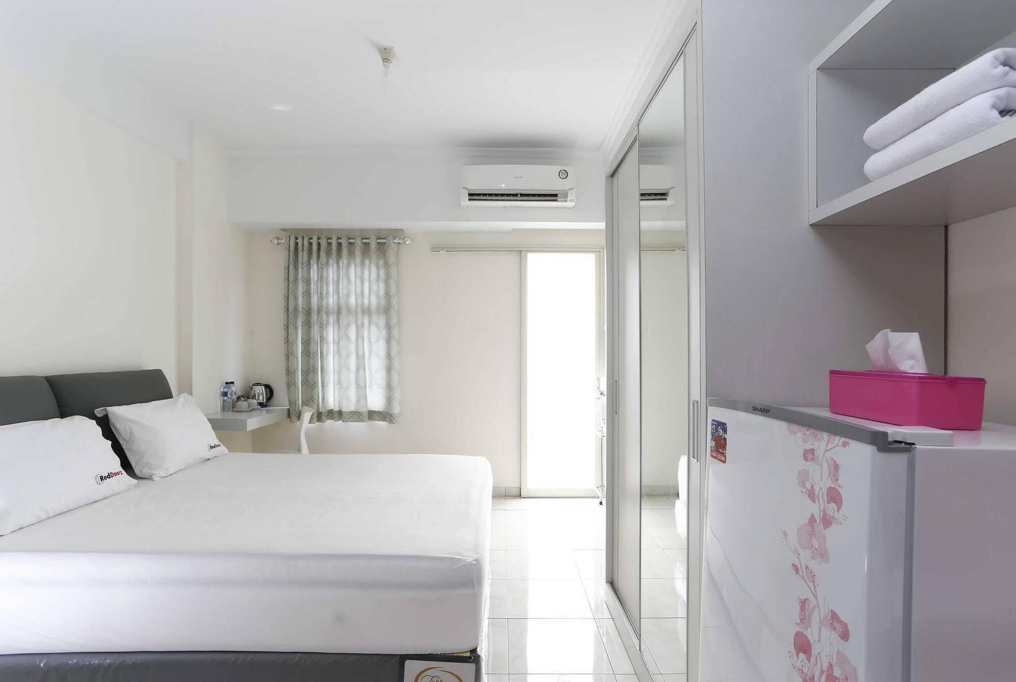 Reddoorz Apartment @ Margonda Residence Depok Exteriör bild