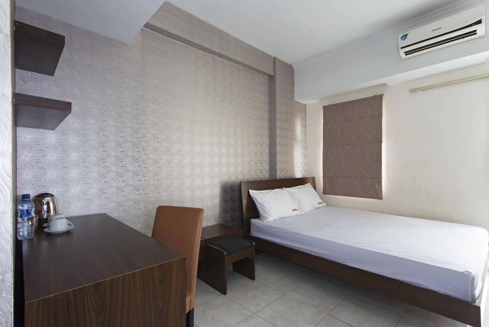 Reddoorz Apartment @ Margonda Residence Depok Exteriör bild